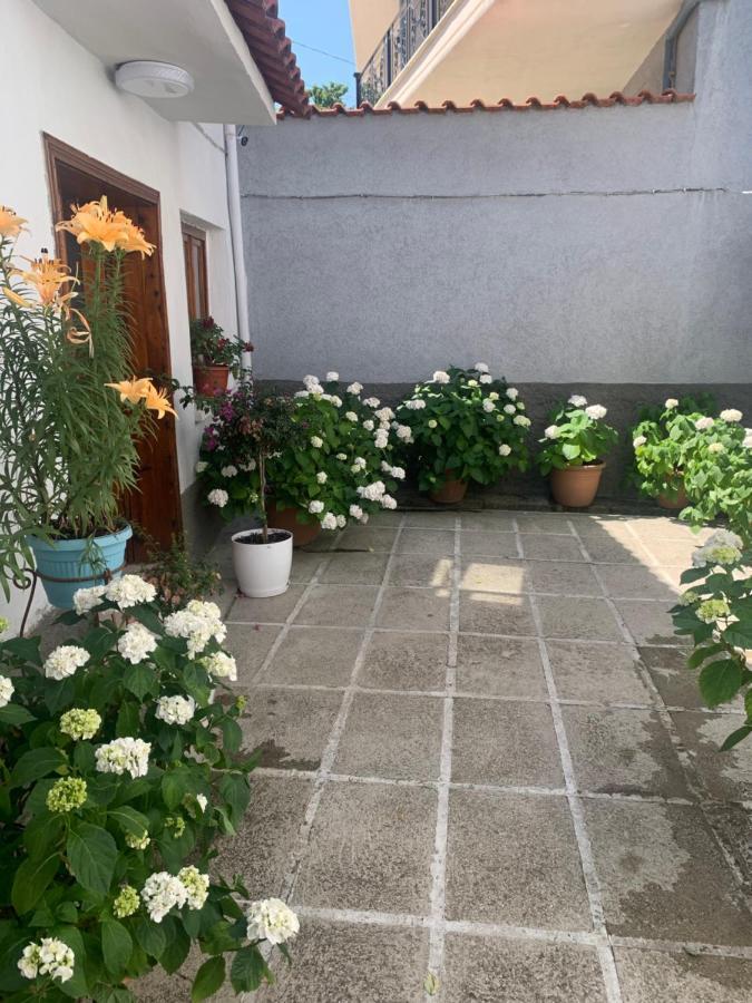 Tradicional Bazaar Home Korce Exterior foto