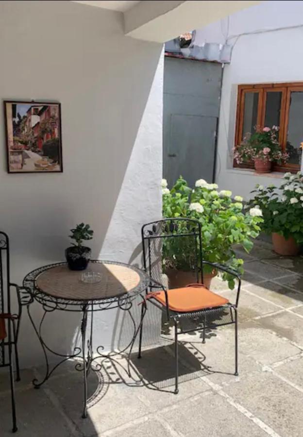 Tradicional Bazaar Home Korce Exterior foto